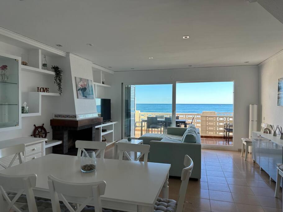 Breathtaking Beachfront House Villa Sueca