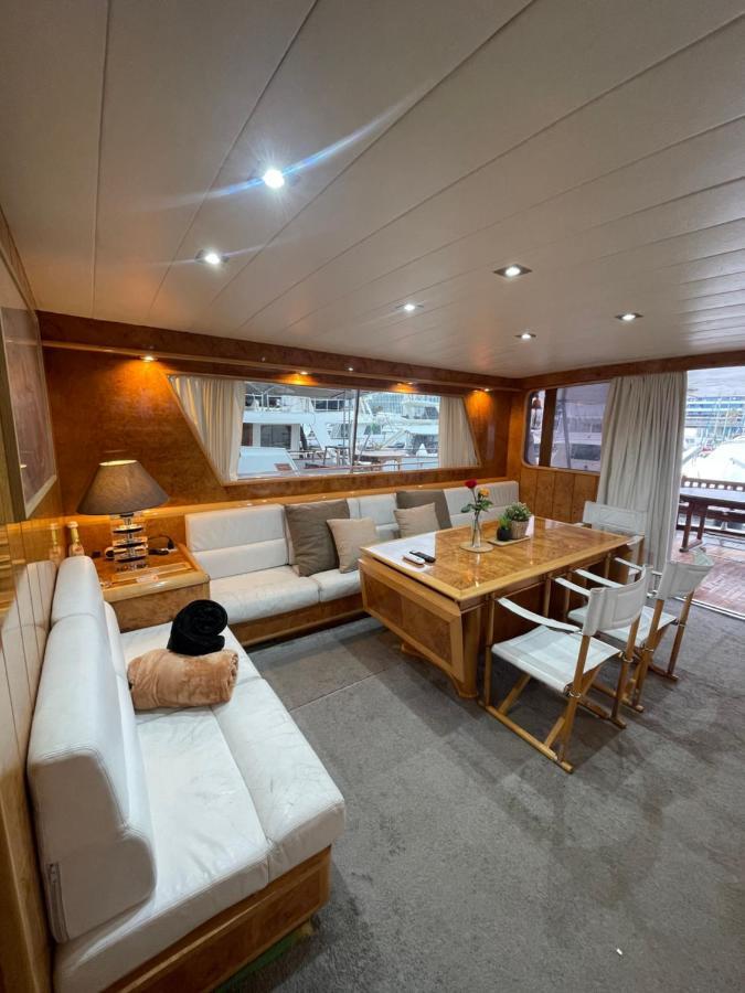 Yate Aloha Hotel en barco *