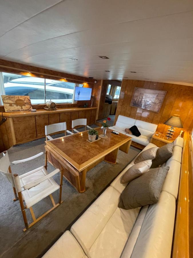 Hotel en barco Yate Aloha