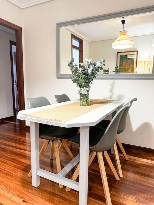 Piso Valdecilla Con Garaje Apartamento