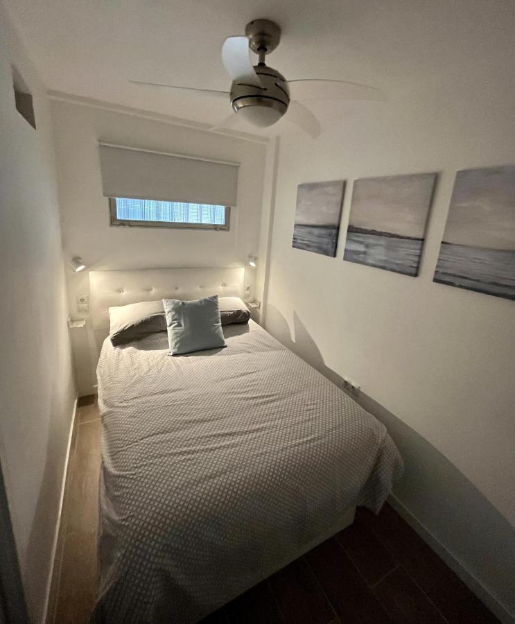 Tar11d: Sea View With Smart Tv In Center