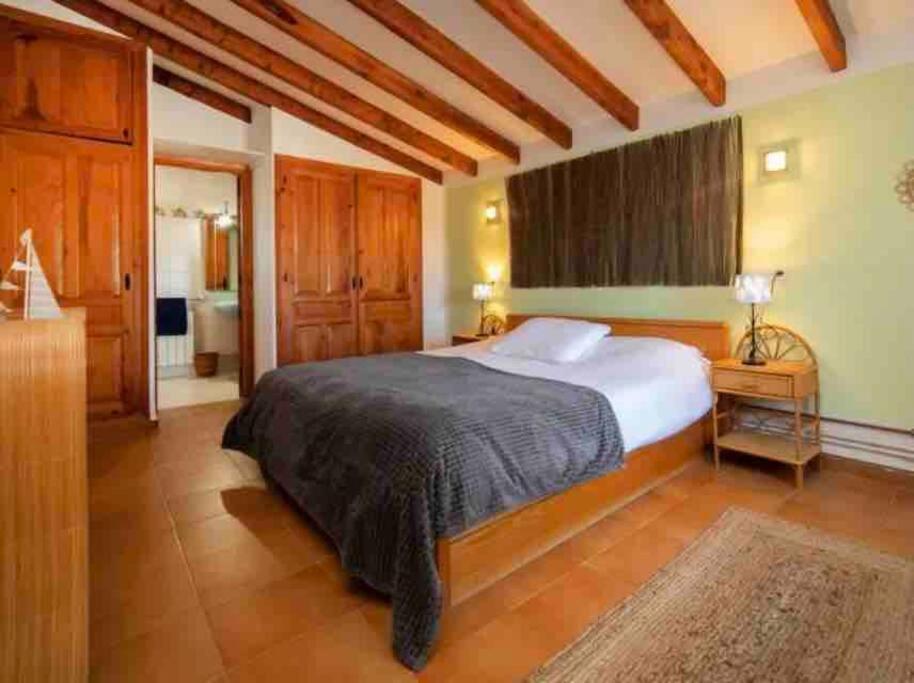 Lovely 'solana' With Big Garden, Pool Apartment