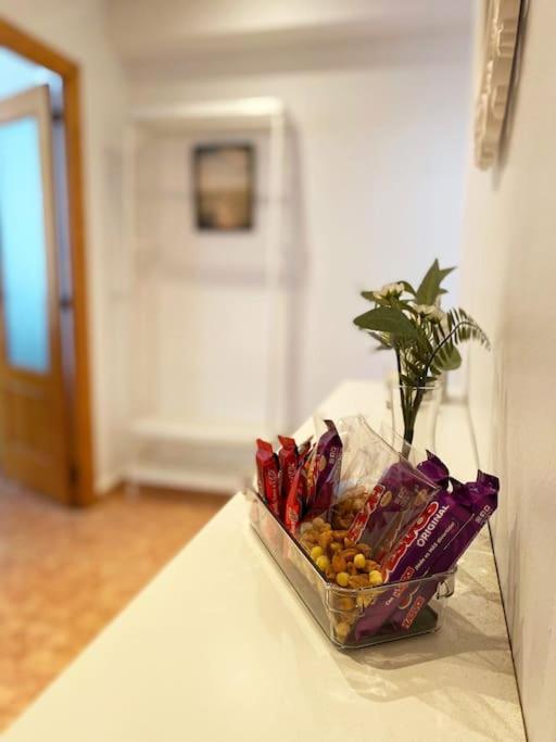 In Spacious Flat In Apartamento
