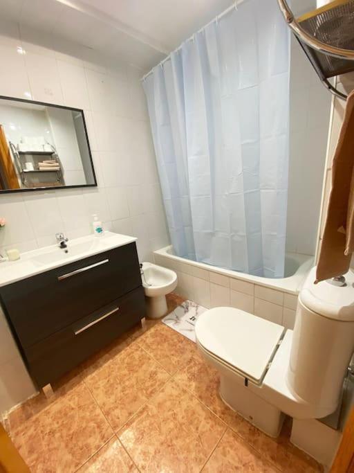 In Spacious Flat In Apartamento