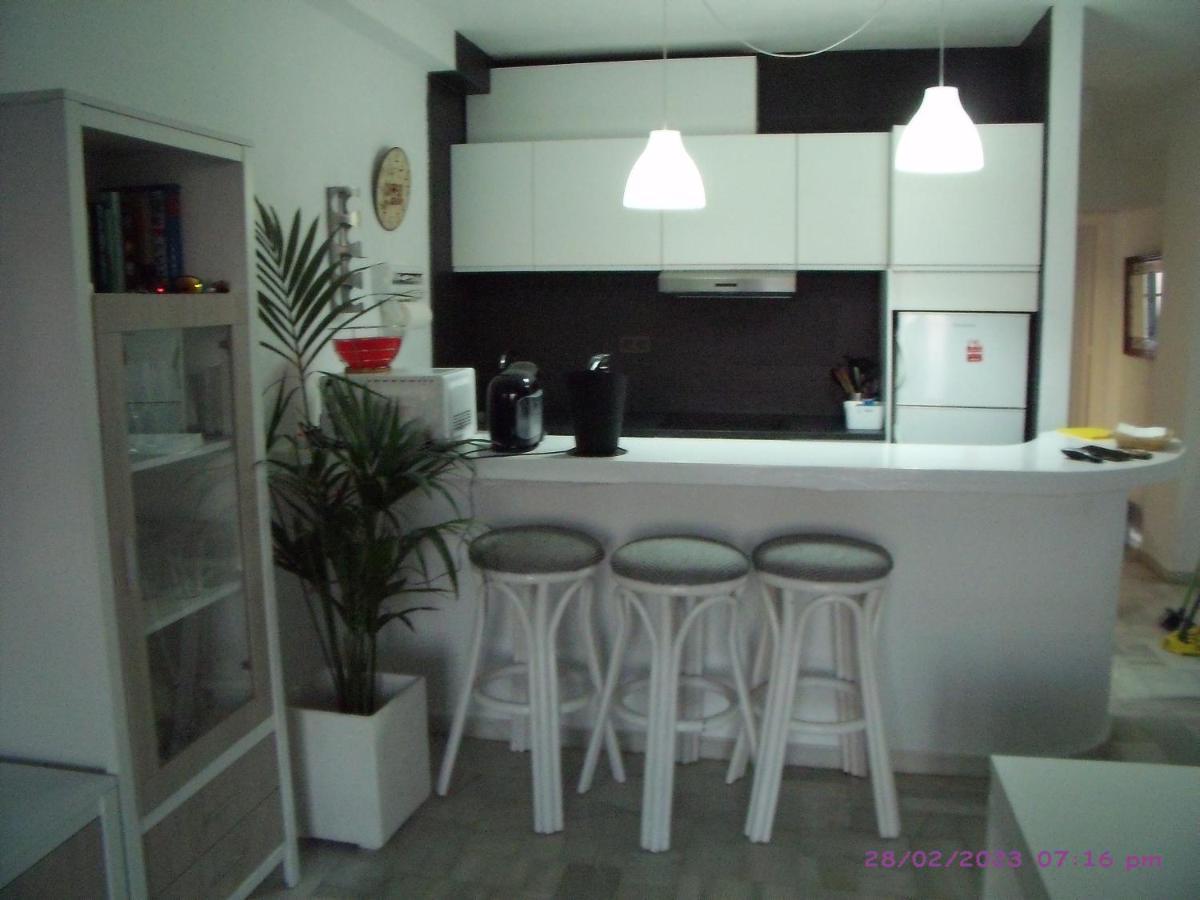 Bajo Naturista A Pie De Playa. Apartamento *