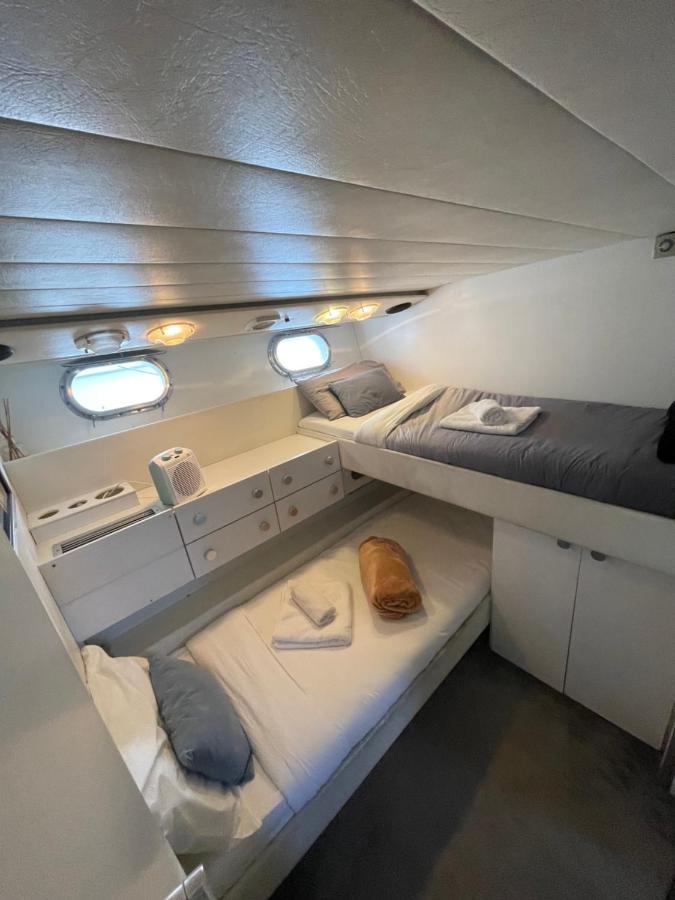 Hotel en barco Yate Aloha