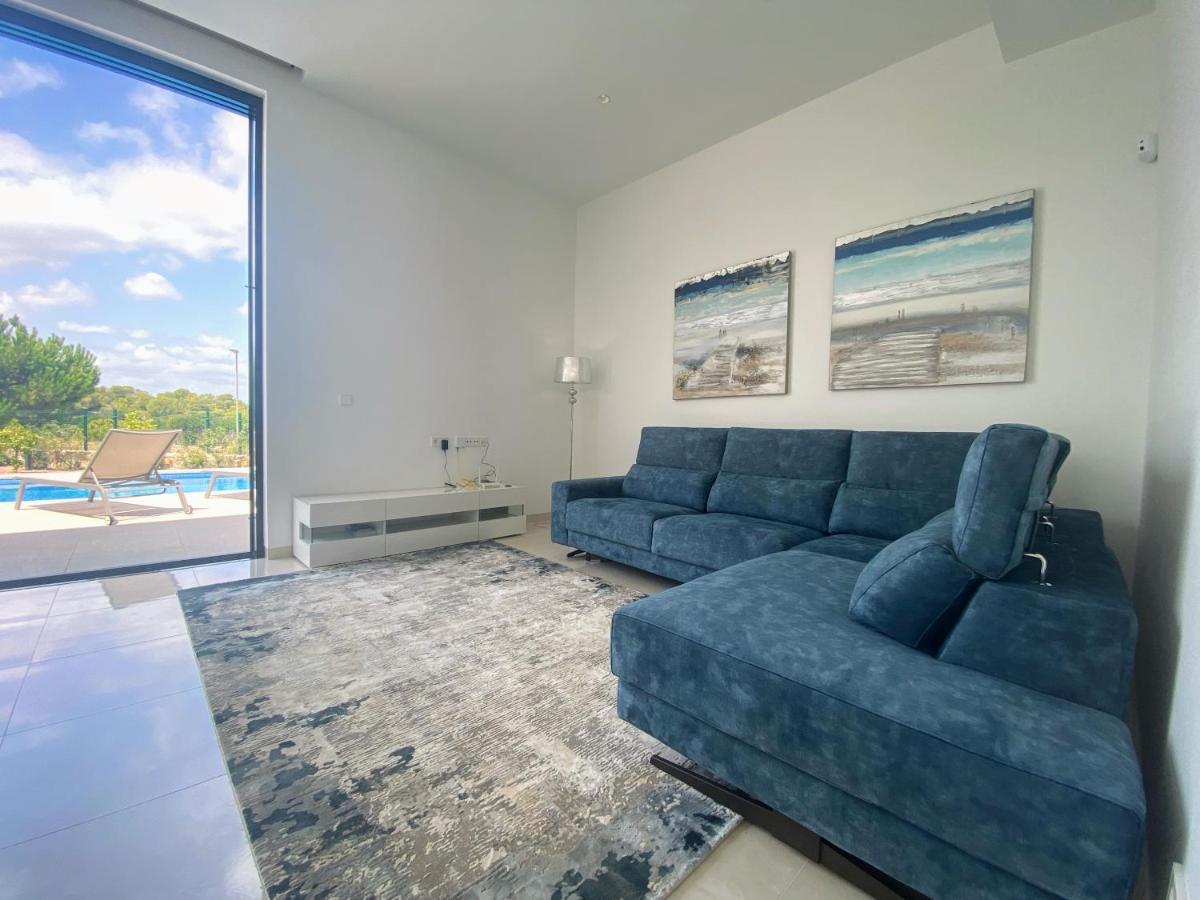 Modern 4 Bed With Pool At Colinas Lc1 Villa *