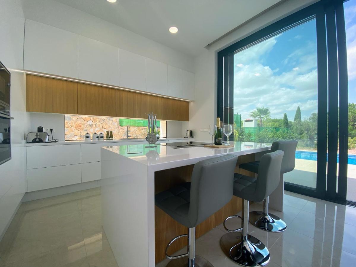 Villa Modern 4 Bed With Pool At Colinas Lc1