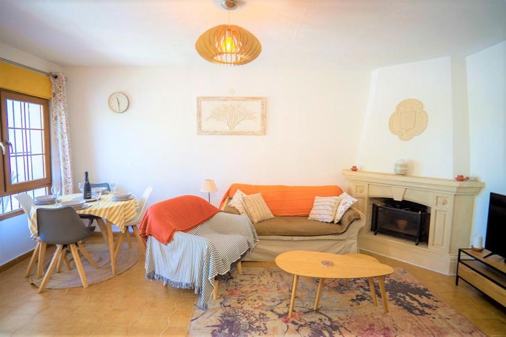 Beautiful 2 Bedroom With Communal Pools Сasa de vacaciones Villamartín