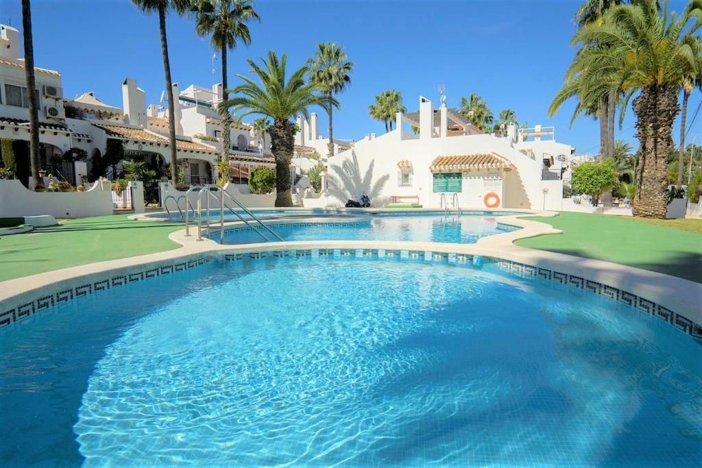 Beautiful 2 Bedroom With Communal Pools Сasa de vacaciones *