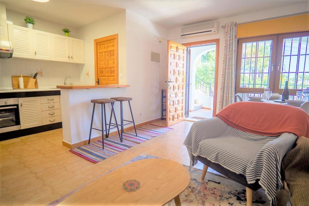 Beautiful 2 Bedroom With Communal Pools Сasa de vacaciones Villamartín