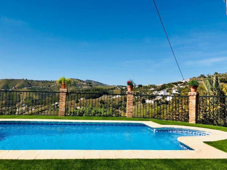En Con Piscina Y Jacuzzi * Frigiliana