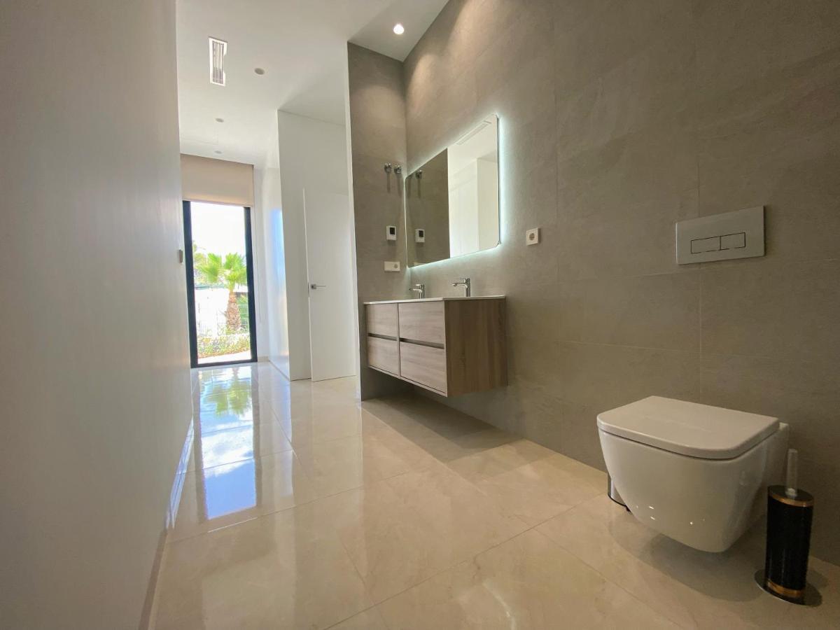 Villa Modern 4 Bed With Pool At Colinas Lc1 *