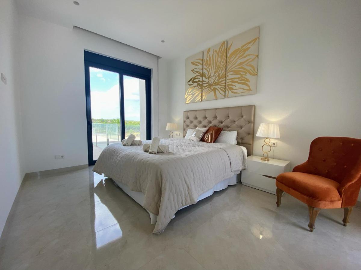 Villa Modern 4 Bed With Pool At Colinas Lc1 *
