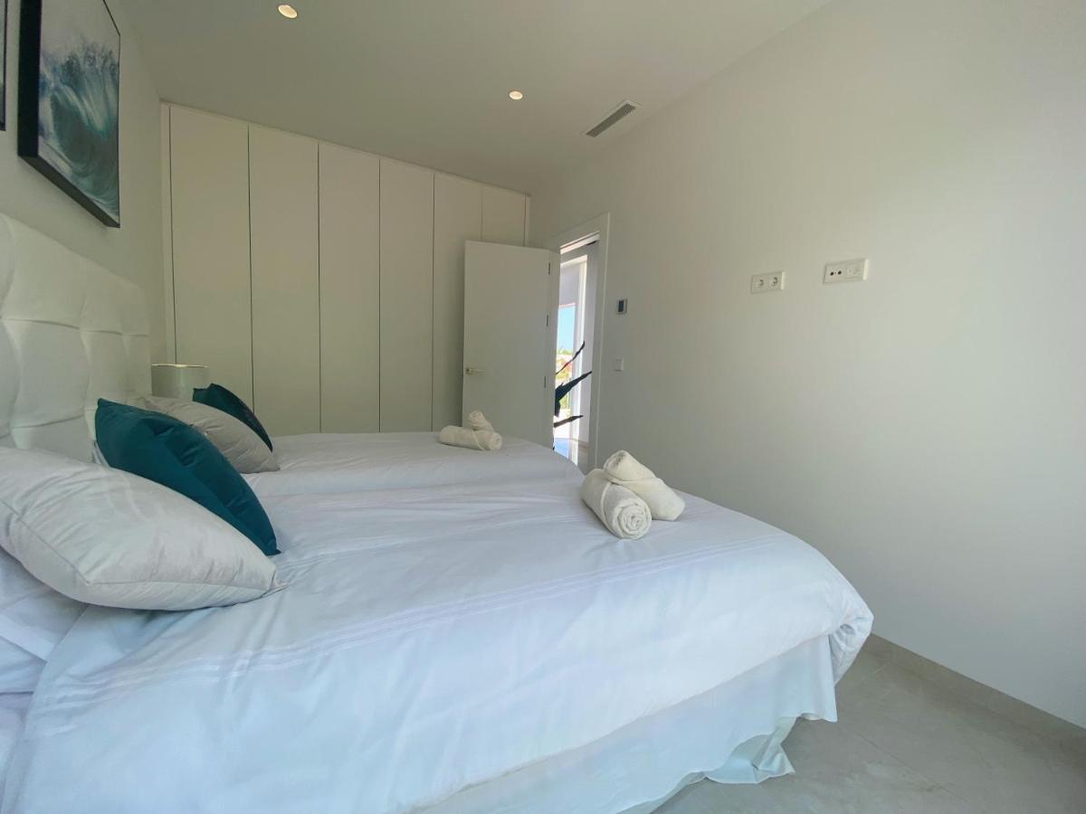 Villa Modern 4 Bed With Pool At Colinas Lc1 Dehesa de Campoamor (Orihuela Costa)