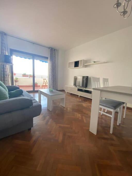 Apartamento En Primera Linea De Playa Con Piscina. Apartamento El Puerto de Santa María