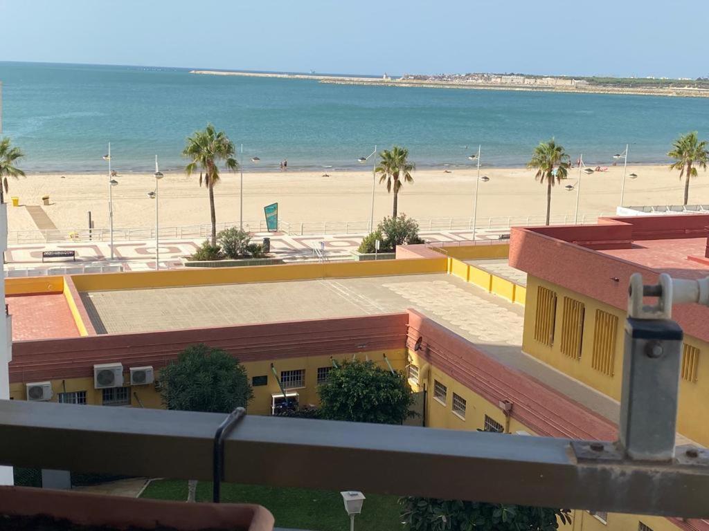 Apartamento En Primera Linea De Playa Con Piscina. Apartamento El Puerto de Santa María