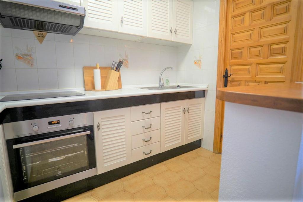 Beautiful 2 Bedroom With Communal Pools *