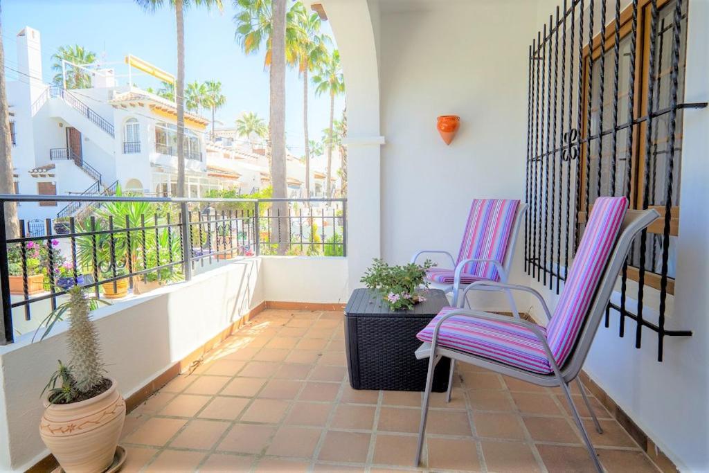 Beautiful 2 Bedroom With Communal Pools