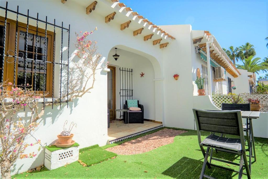 Beautiful 2 Bedroom With Communal Pools Сasa de vacaciones