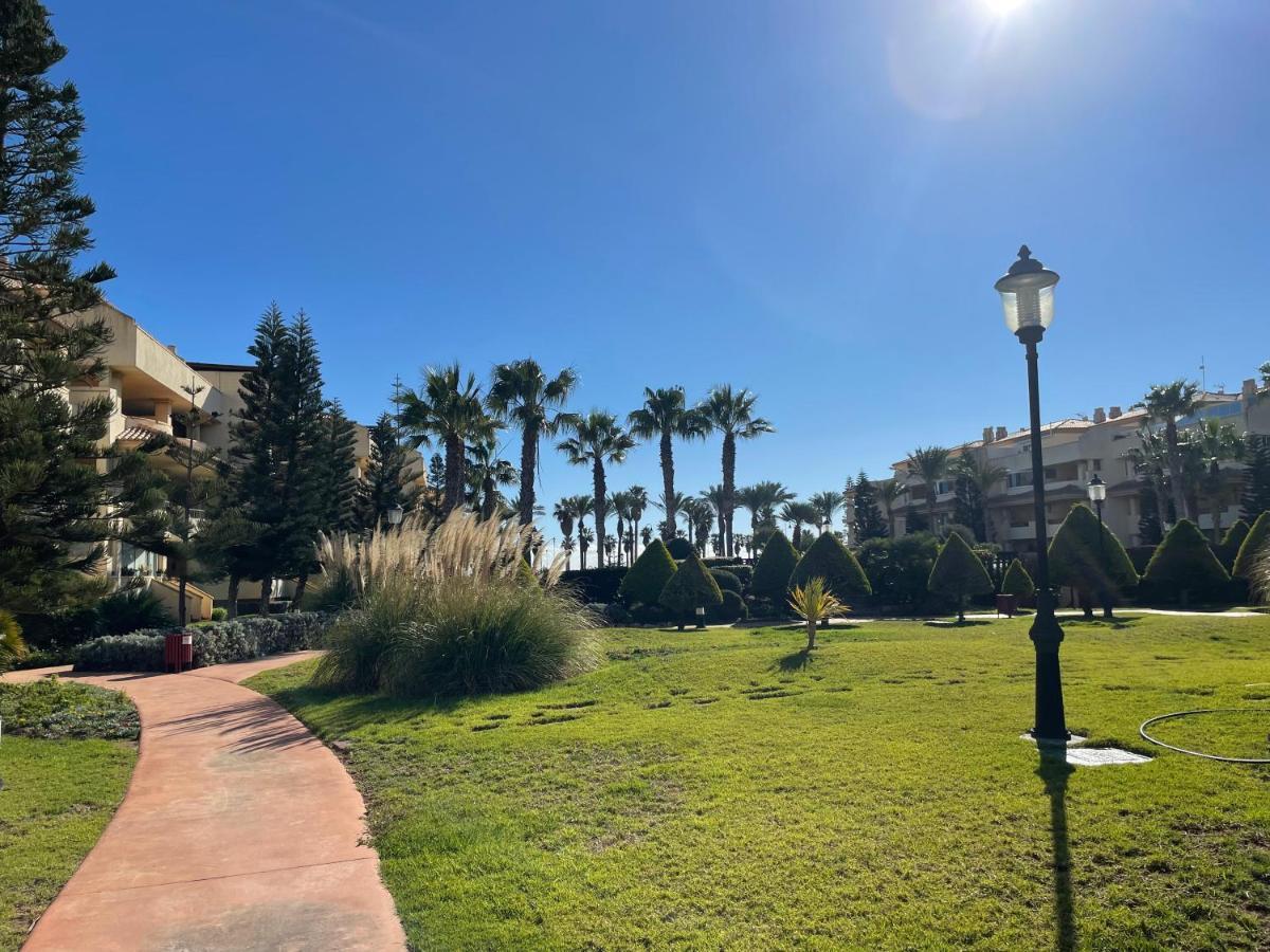 Moderna Y Alegre Vivienda Junto Al Mar . Apartment *
