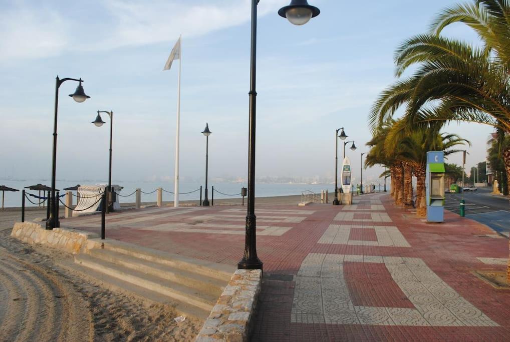 The Is Close But Quiet And Not Noisy Casa Reformada Cerca De La Playa Apartamento