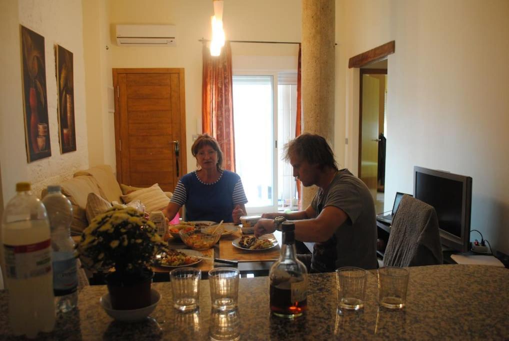 The Is Close But Quiet And Not Noisy Casa Reformada Cerca De La Playa Apartamento