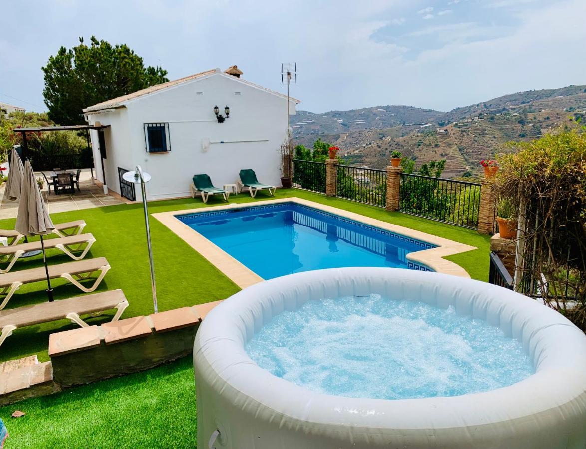 Сasa de vacaciones En Con Piscina Y Jacuzzi