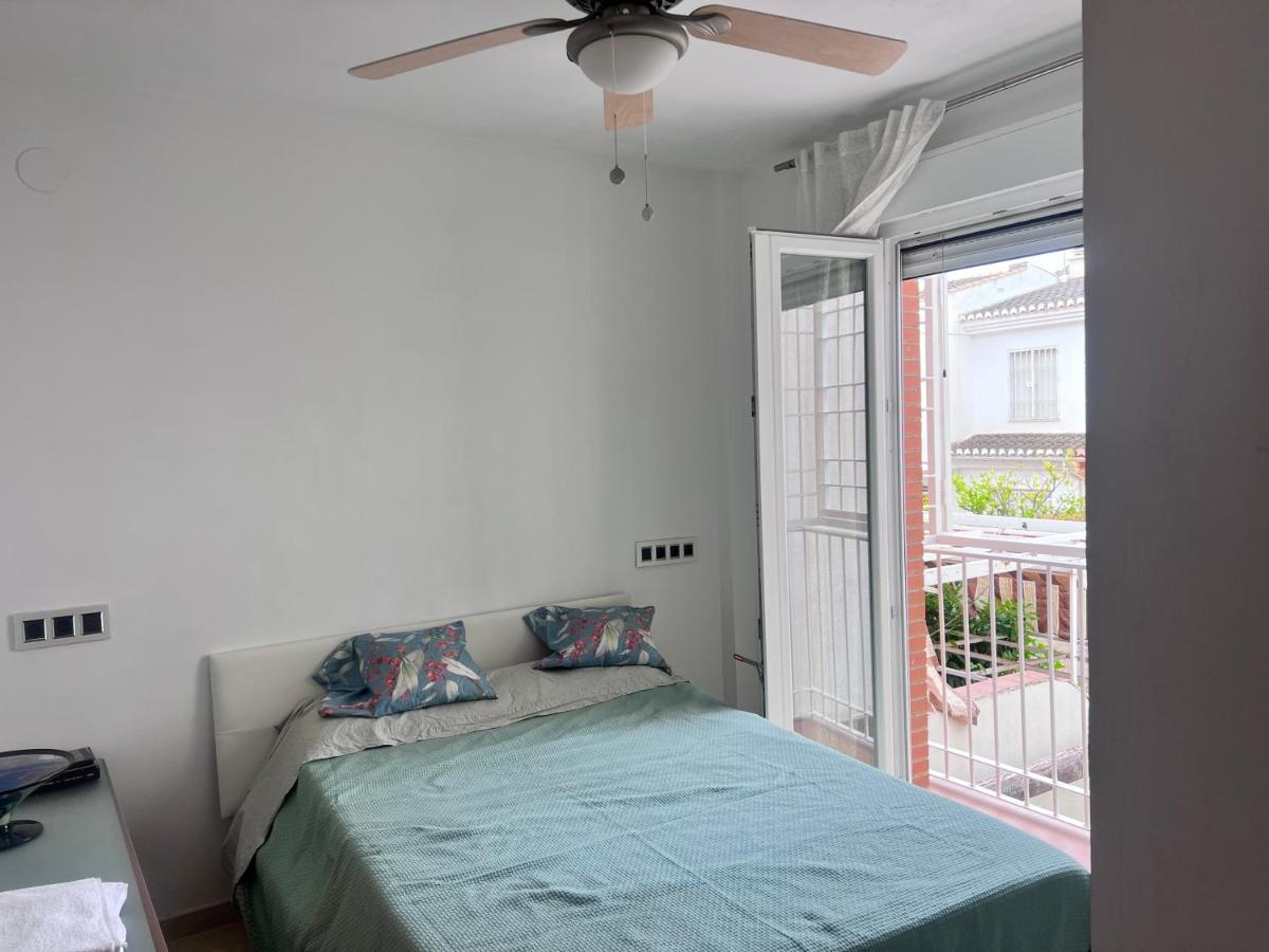Casa Ideal Familias Y Grupos Con Balcones Exterior Soleada Patios Cerca Alhambra, Sierra Nevada, Rio Genil, Lancha Del Genil, Parque Llano Y Reloj Del Sol Con Barbacoas, Campo De Futbol, Circuito Gimnasia Habitación en casa particular *