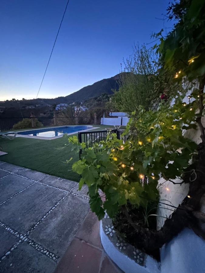 En Con Piscina Y Jacuzzi * Frigiliana