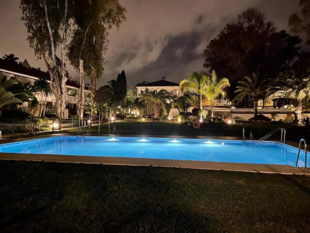 Puerto Banus Beachfront Retreat: Terrace, Pool & Tennis Marbella