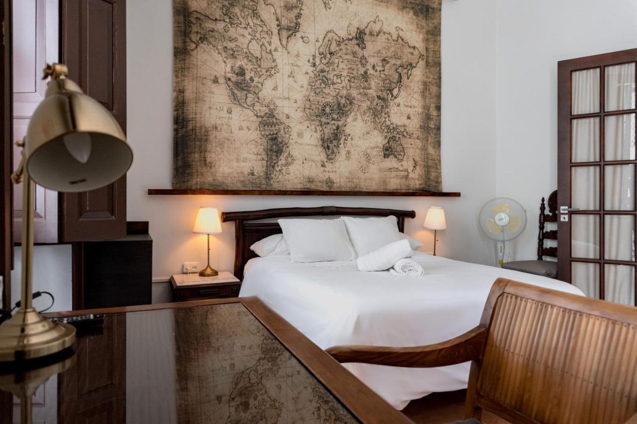 Bed & Breakfast Santa Ana & *