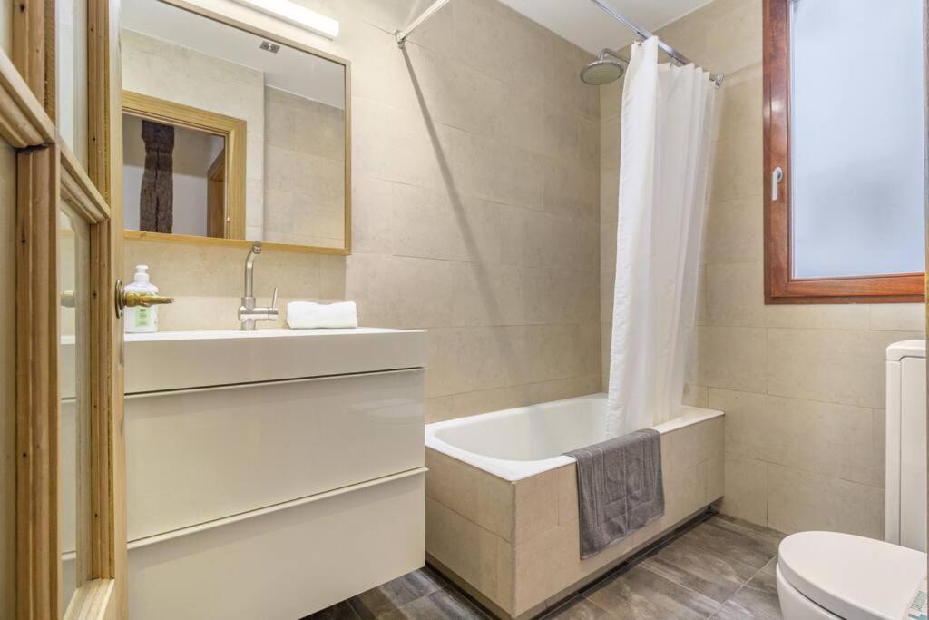 Apartment Sea Views In The Heart Of The Old Town Castro Urdiales