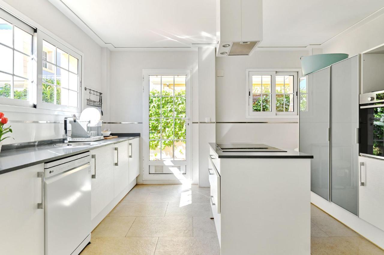 Villa Butterfly - 4 Bedrooms With Pool & Private Playground *
