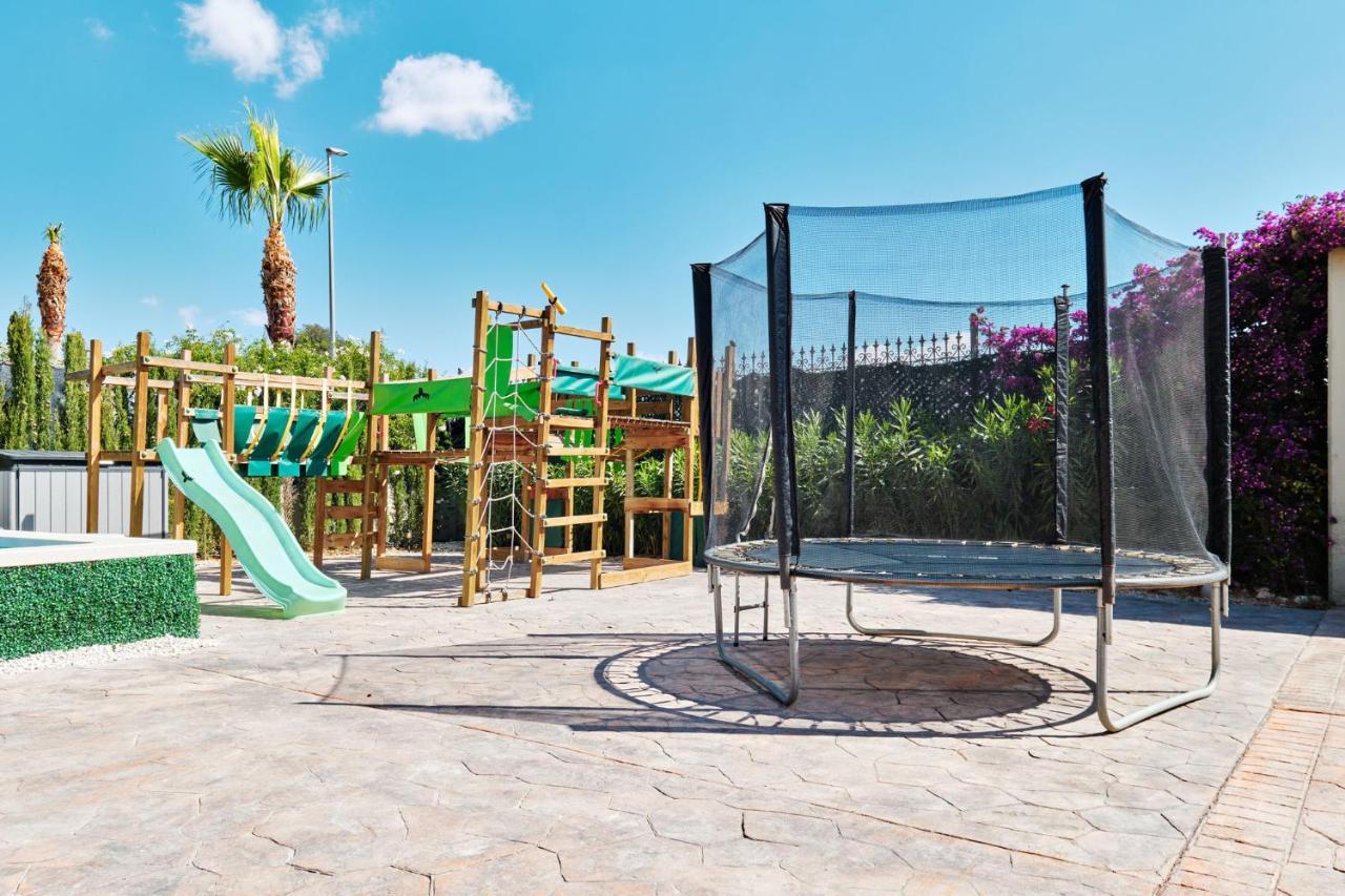Villa Butterfly - 4 Bedrooms With Pool & Private Playground