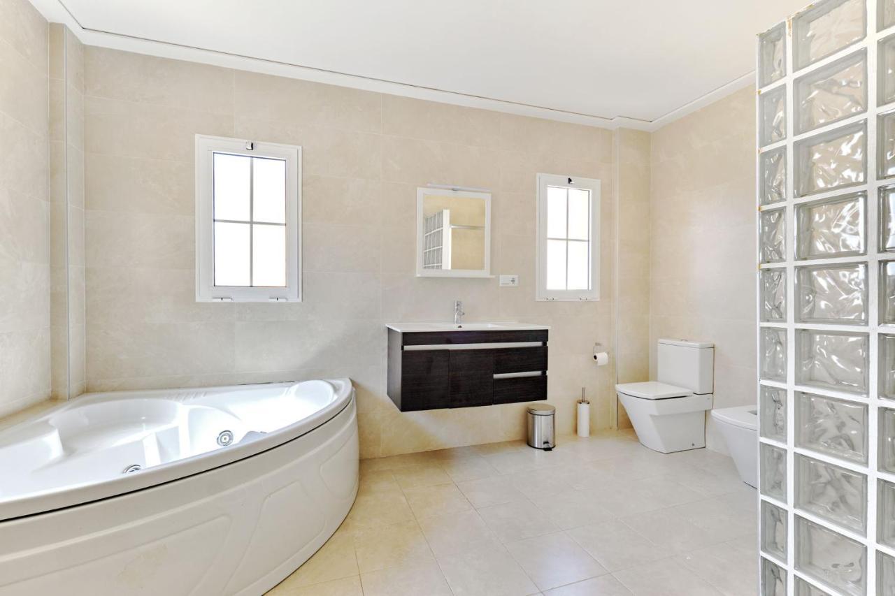 Villa Butterfly - 4 Bedrooms With Pool & Private Playground *
