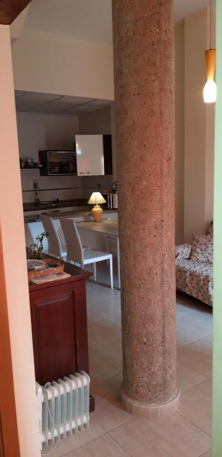 The Is Close But Quiet And Not Noisy Casa Reformada Cerca De La Playa Apartamento