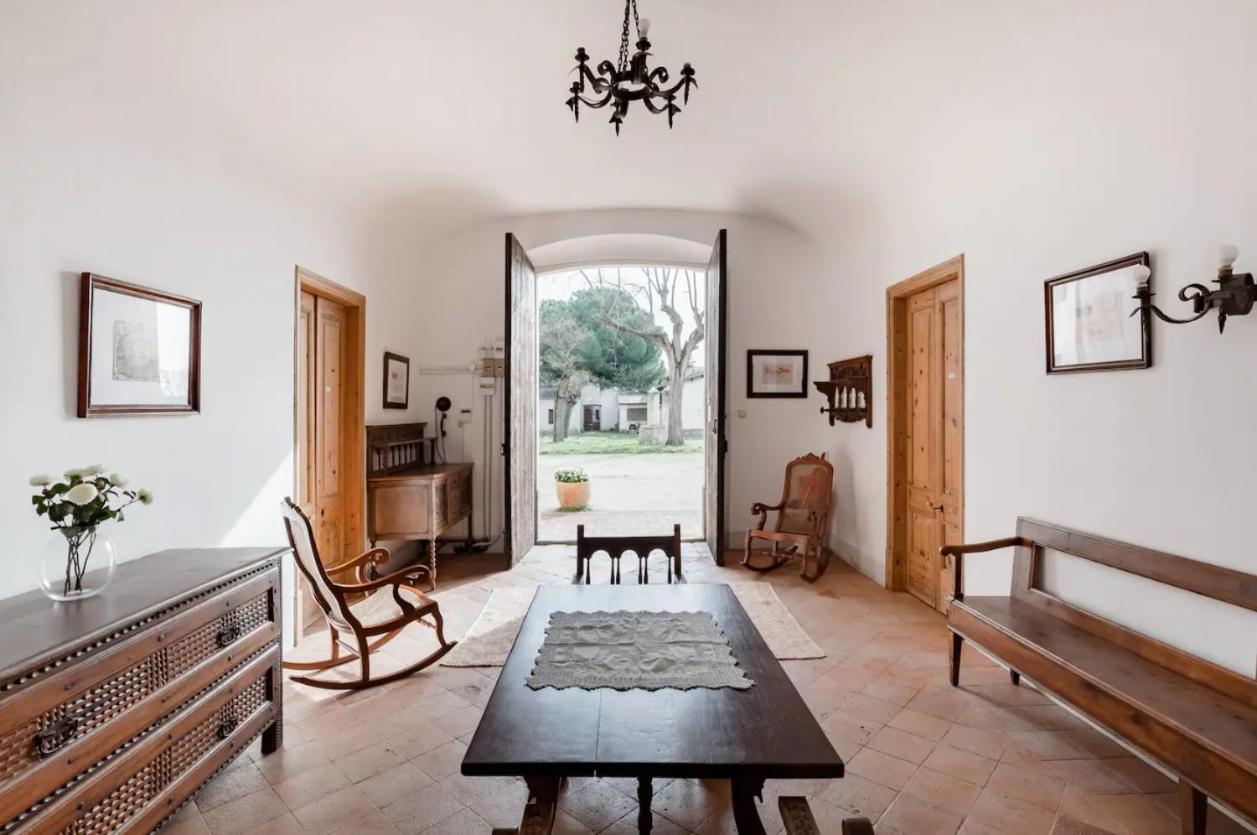 Rovira - Stunning Neoclassical Mansion, Just 20 Min Drive From Barcelona Center, Ideal For Groups And Families Casa rural