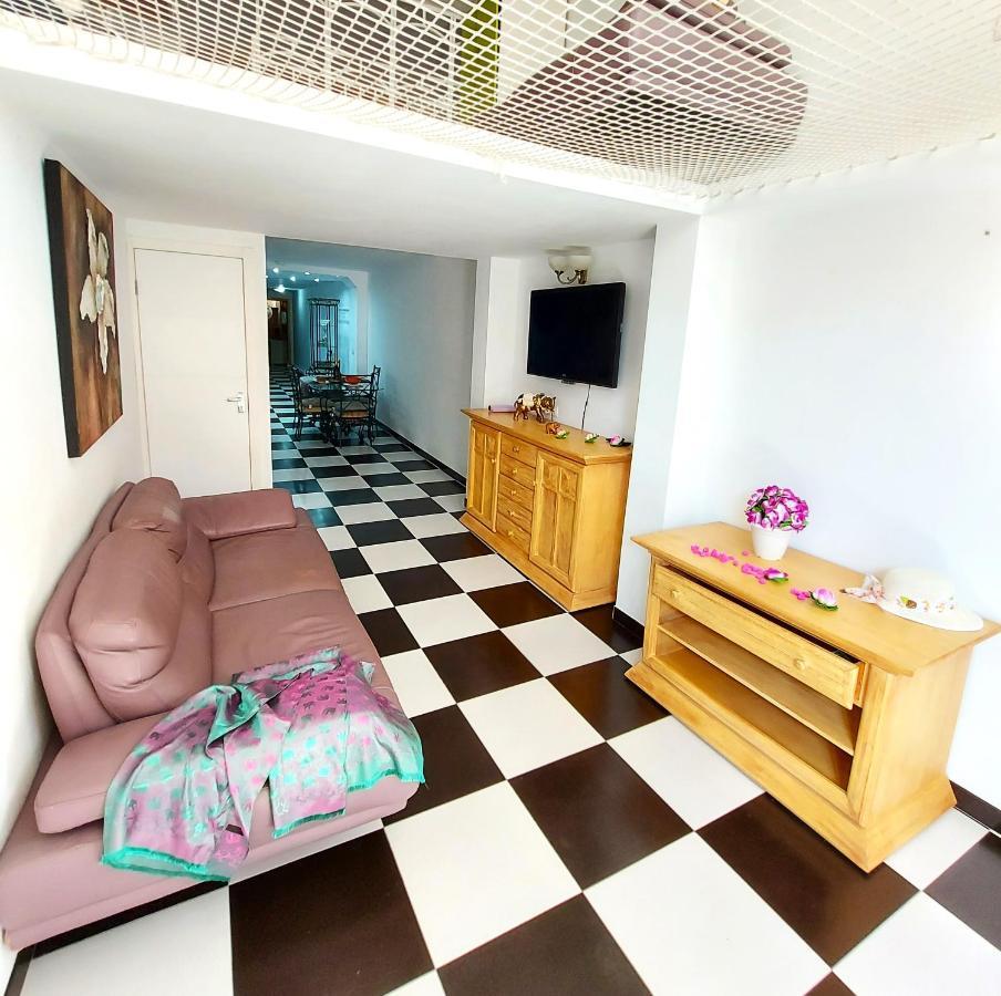 Elegant 3 Bedrooms, Wifi Free Сasa de vacaciones Costa Adeje (Tenerife)