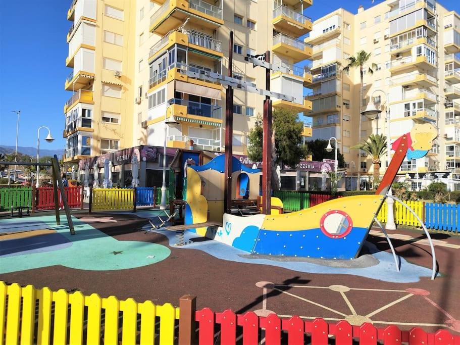 Beachfront With Pool In Urb Pueblo Nuevo And Tennis Apartamento