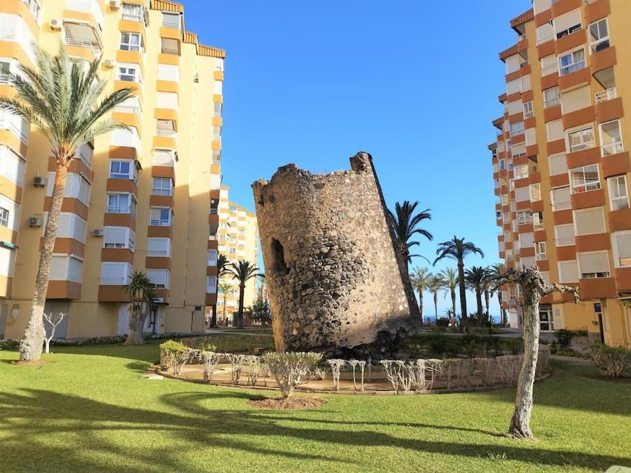 Beachfront With Pool In Urb Pueblo Nuevo And Tennis Apartamento