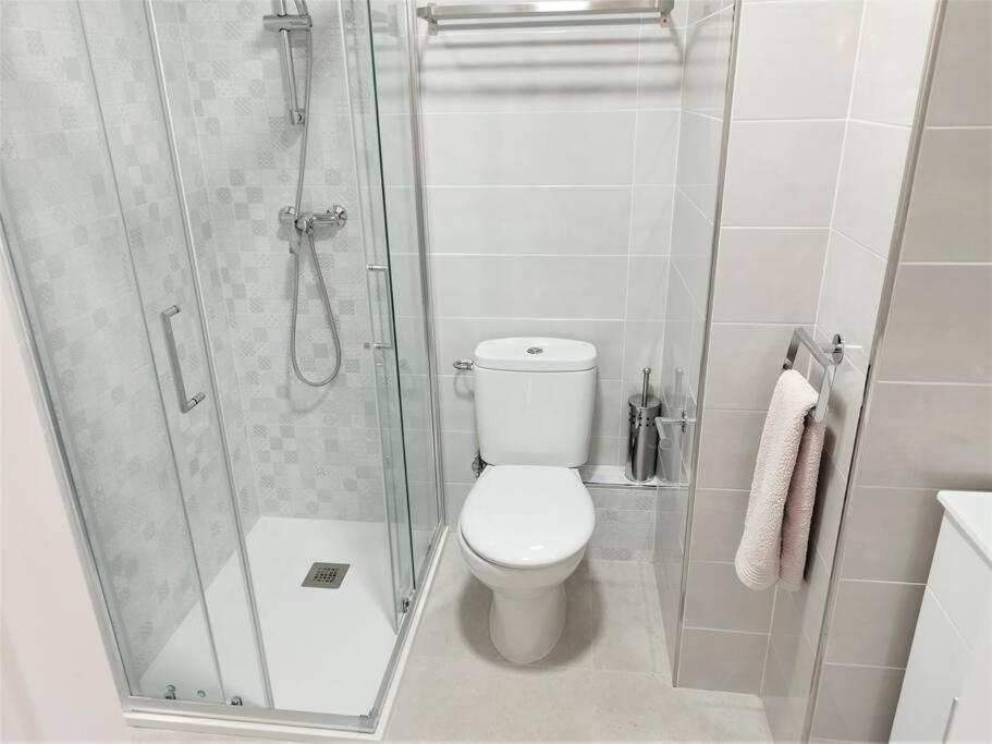 Beachfront With Pool In Urb Pueblo Nuevo And Tennis Apartamento