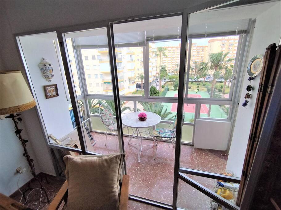 Beachfront With Pool In Urb Pueblo Nuevo And Tennis Apartamento *
