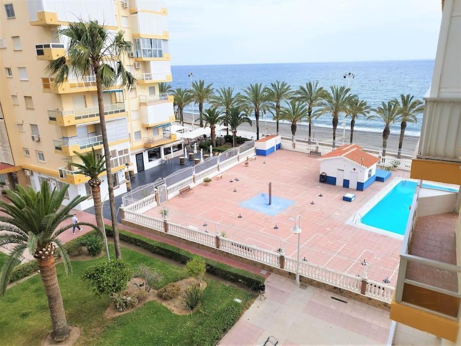 Apartamento Beachfront With Pool In Urb Pueblo Nuevo And Tennis Algarrobo Costa