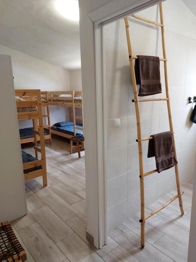 Zenia Hostal *