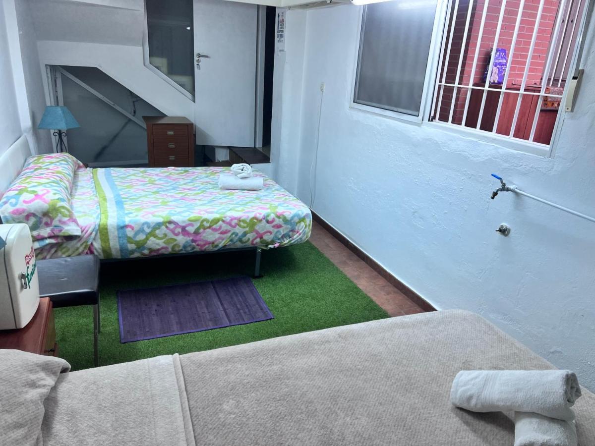 Casa Ideal Familias Y Grupos Con Balcones Exterior Soleada Patios Cerca Alhambra, Sierra Nevada, Rio Genil, Lancha Del Genil, Parque Llano Y Reloj Del Sol Con Barbacoas, Campo De Futbol, Circuito Gimnasia Habitación en casa particular *