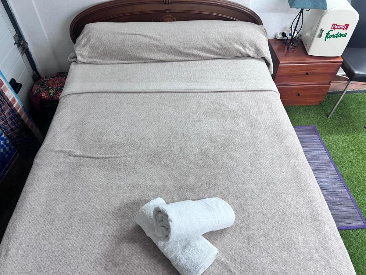 Casa Ideal Familias Y Grupos Con Balcones Exterior Soleada Patios Cerca Alhambra, Sierra Nevada, Rio Genil, Lancha Del Genil, Parque Llano Y Reloj Del Sol Con Barbacoas, Campo De Futbol, Circuito Gimnasia