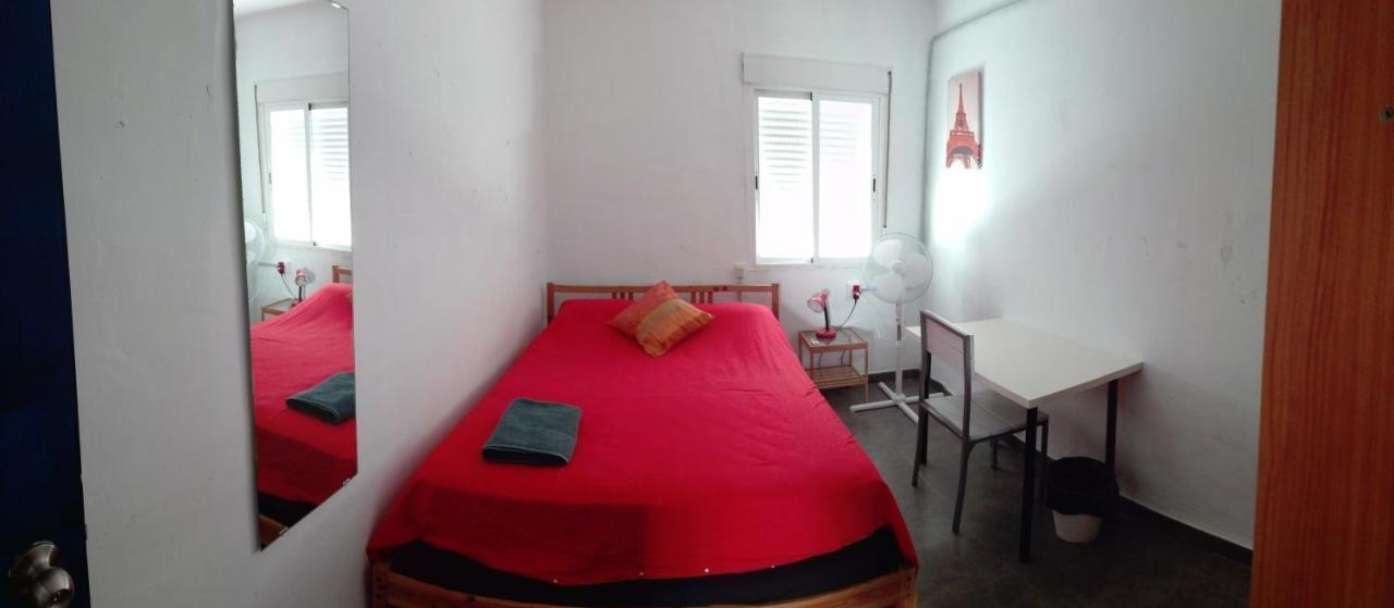 Flat Near Cathedral. 3 Bedrooms. Apartamento *