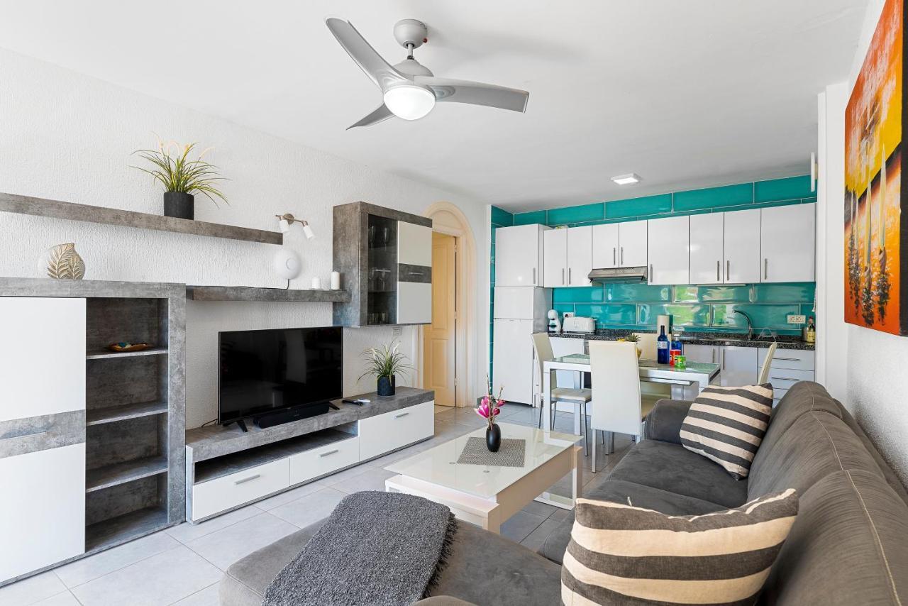 Colina Smart Hi-end Services Media Streaming Apartment