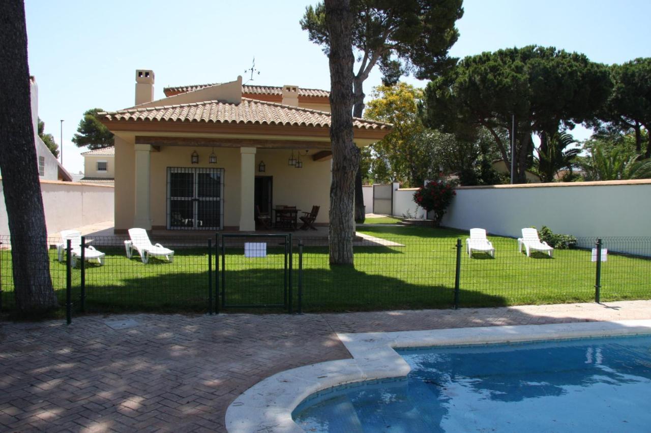 Moderno Y Amplio Chalet, Con Piscina Privada